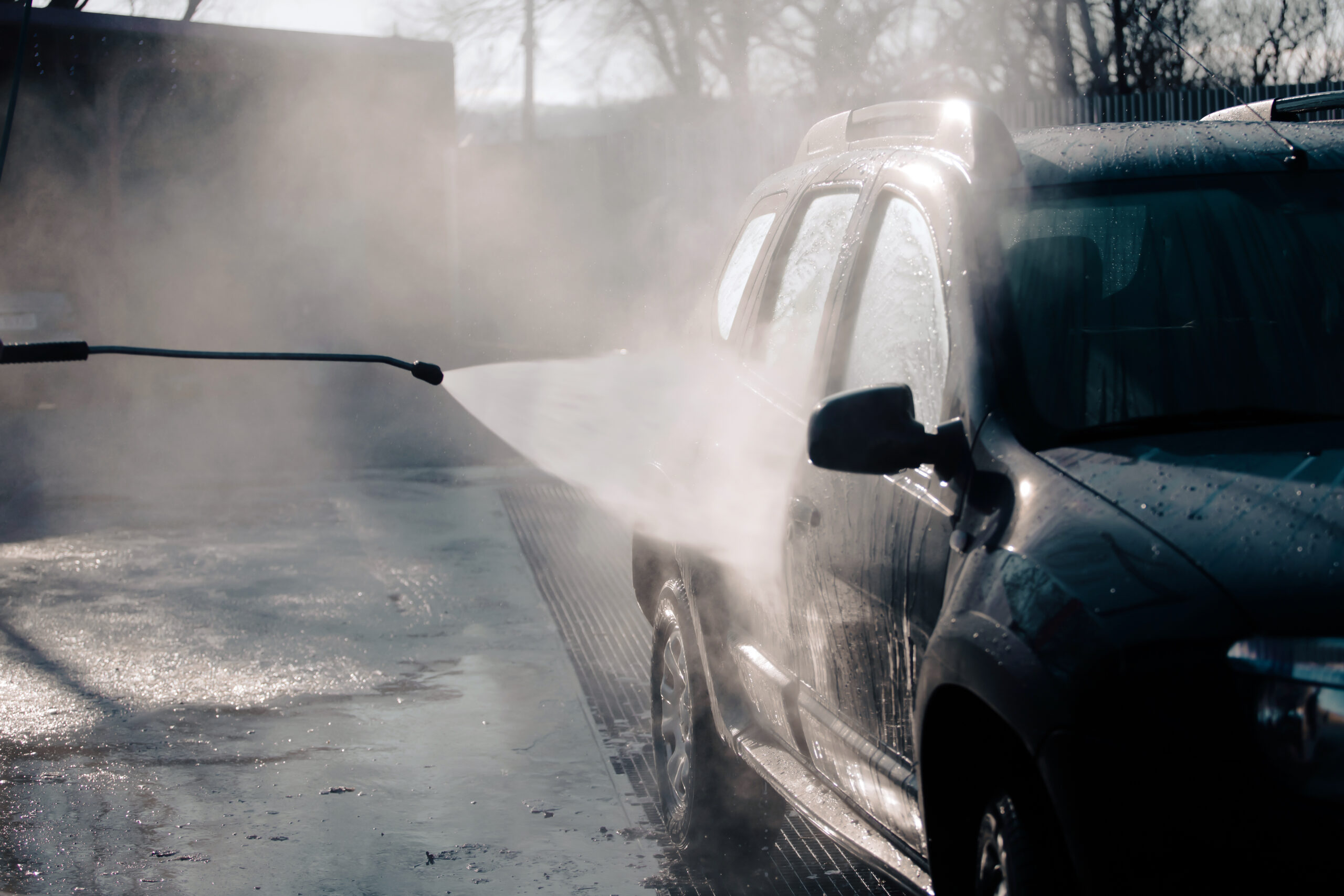 Mobile Car Wash, spraying car