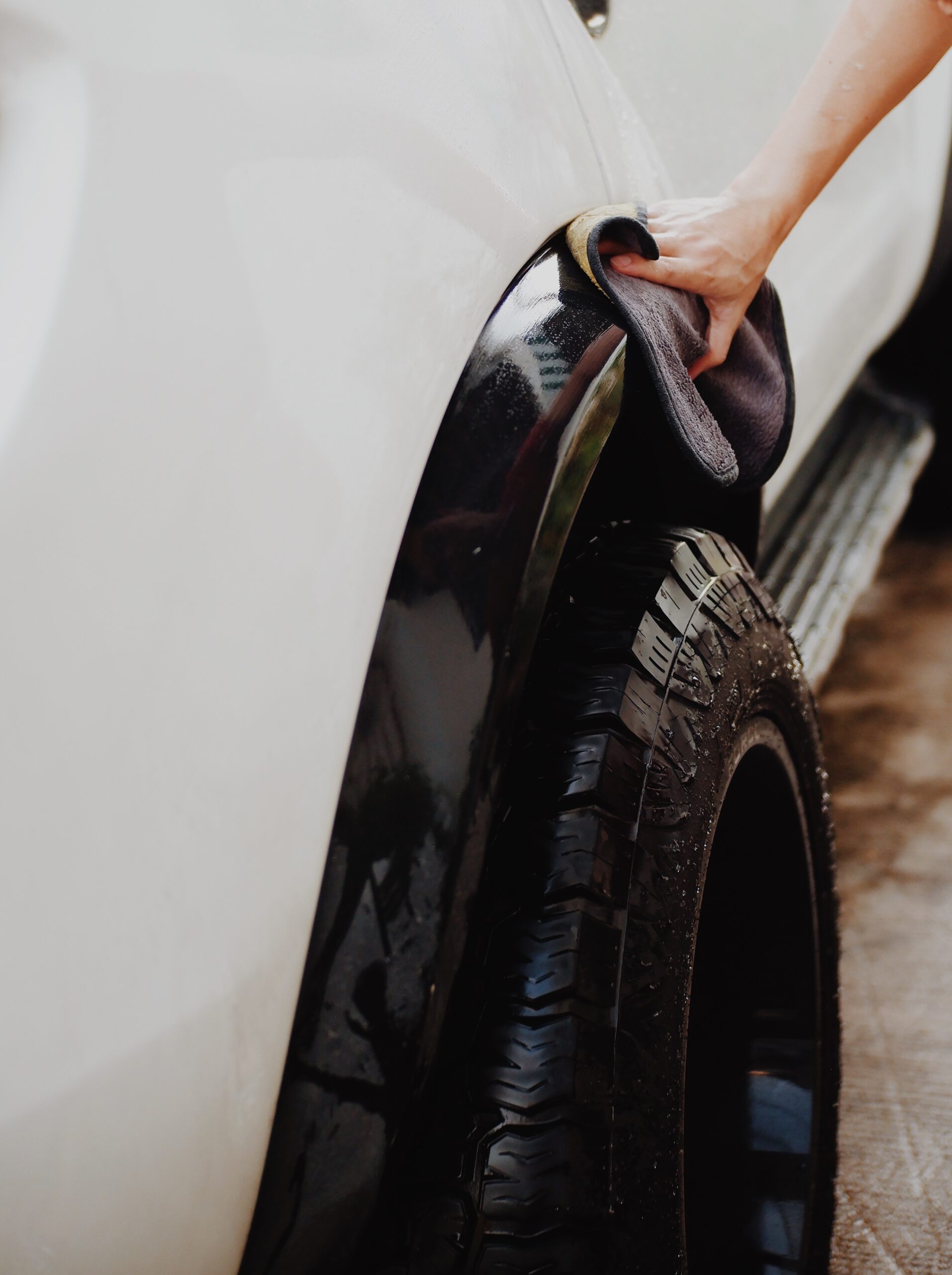 Mobile Car Wash, cleaning the wheel wells